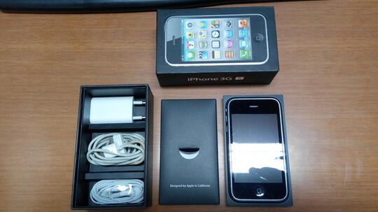 IPHONE 3GS 16gb FULLSETT mint condition!
