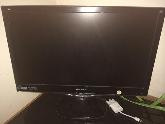 Terjual Monitor LED 22\