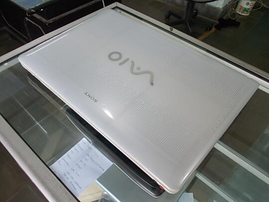 Jual Laptop Sony Vaio i3 E series VPCEG35EG,Hub: 0823 7042 6222.