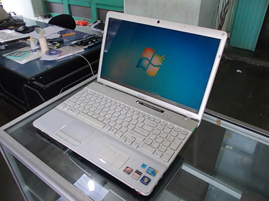 Jual Laptop Sony Vaio i3 E series VPCEG35EG,Hub: 0823 7042 6222.