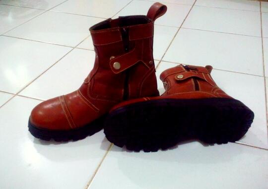 SEPATU BOOT KULIT BIKER SHOES CASUAL DAN ELEGAN ISTIMEWA BAHAN KULIT SAPI NO 1