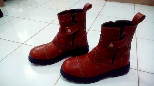 SEPATU BOOT KULIT BIKER SHOES CASUAL DAN ELEGAN ISTIMEWA BAHAN KULIT SAPI NO 1