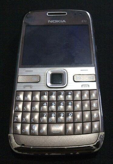 Nokia E-72 Gold Original siap pake . siap cod