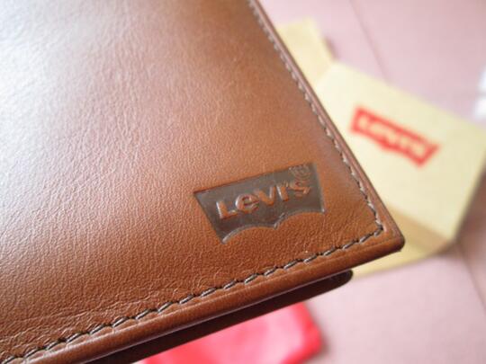 levi's brown leather wallet