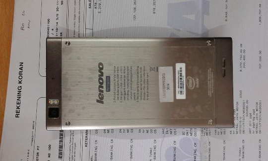 Lenovo K900 Murah dan Mulus Banget