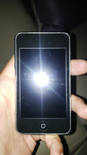 WTS ::::: IPOD Touch 3rd Gen, 32GB, cakeepp....