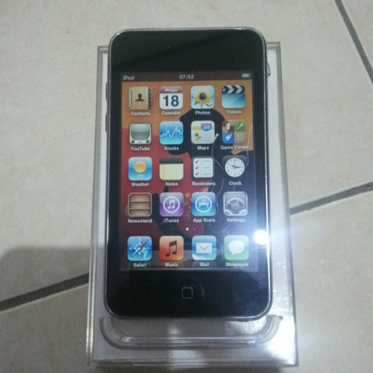 WTS ::::: IPOD Touch 3rd Gen, 32GB, cakeepp....