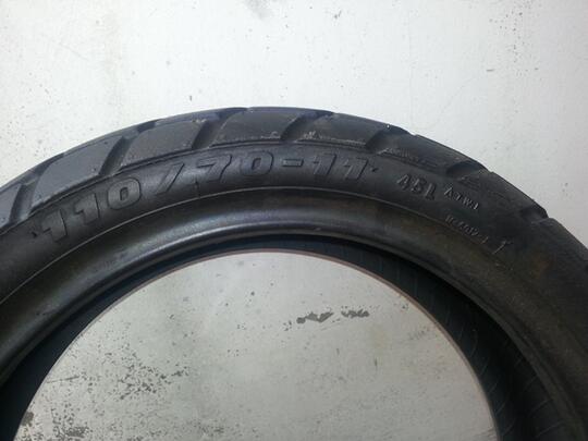 Ban 11 Piaggio Maxxis 110/70