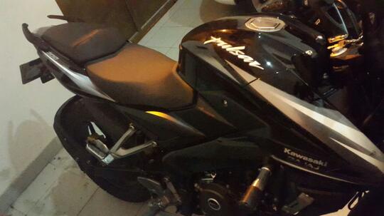 JUAL PULSAR 200-NS MULUS BARU DES'14 (BUTUH UANG)