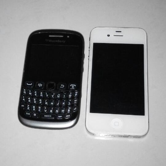 Jual BB Amstrong dan Iphone 4 16 Gb Second
