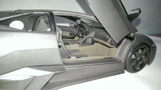 Diecast Lamborghini Reventon 1:18