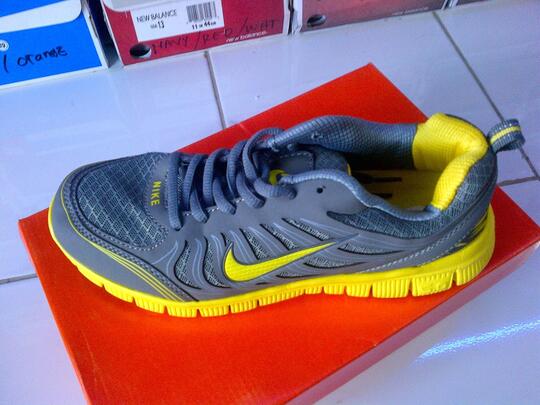 SEPATU NIKE AIR MAX GRADE ORI BERKUALITAS DENGAN HARGA BISA DIATUR LAH