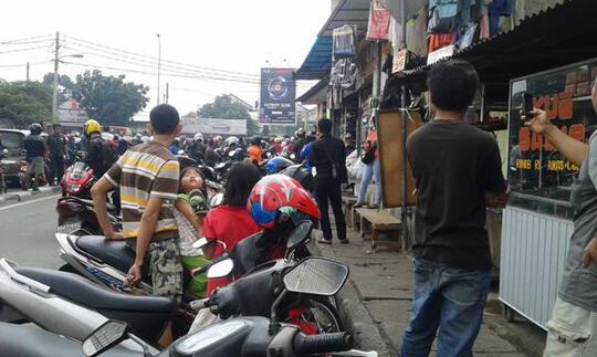 LAGI..!! BEGAL MOTOR TODONG IBU2 DENGAN GOLOK, NYARIS DIBAKAR MASSA
