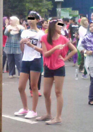 Panas-panas Gini lihat yang Seger-Seger deh.... (ini di Bandung lho)