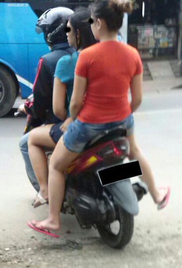 Panas-panas Gini lihat yang Seger-Seger deh.... (ini di Bandung lho)