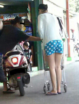 Panas-panas Gini lihat yang Seger-Seger deh.... (ini di Bandung lho)