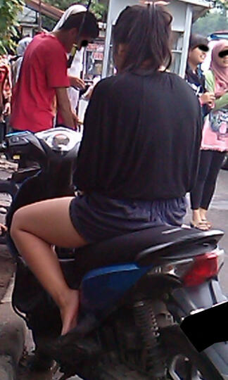 Panas-panas Gini lihat yang Seger-Seger deh.... (ini di Bandung lho)
