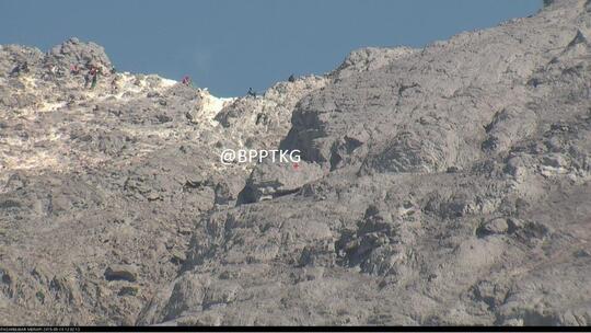 Mahasiswa Atmaja Pendaki Merapi Dilaporkan Terjatuh ke Jurang Kawah