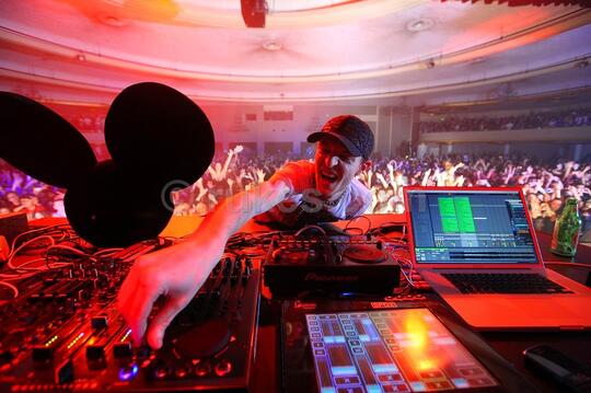 DJ Terbaik dan Terpopuler di Dunia 2015