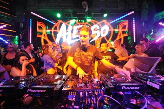 DJ Terbaik dan Terpopuler di Dunia 2015