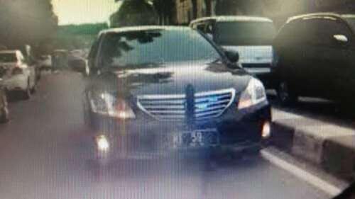 Foto Mobil RI 59 ini, Diambil dari Depan atau Belakang Mobil?