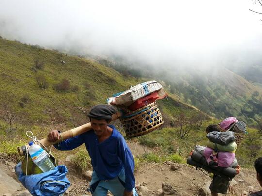 Ini Dia Aksi Bule Membersihkan Sampah Di Gunung Rinjani