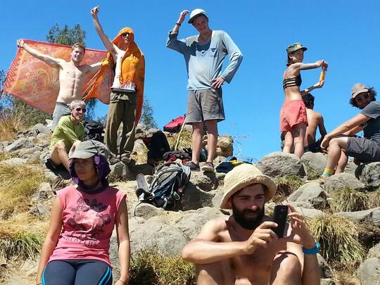 Ini Dia Aksi Bule Membersihkan Sampah Di Gunung Rinjani