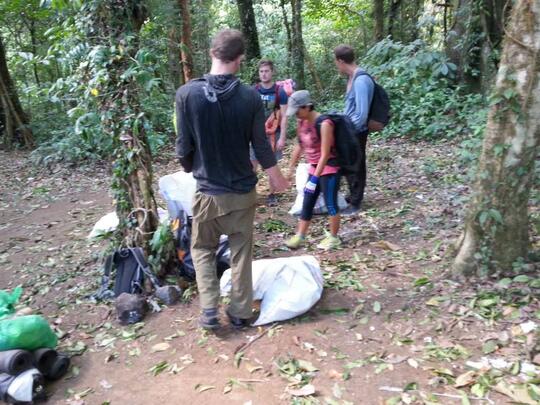 Ini Dia Aksi Bule Membersihkan Sampah Di Gunung Rinjani