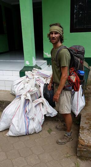 Ini Dia Aksi Bule Membersihkan Sampah Di Gunung Rinjani
