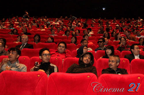 10 Gangguan Saat Nonton Film Bioskop