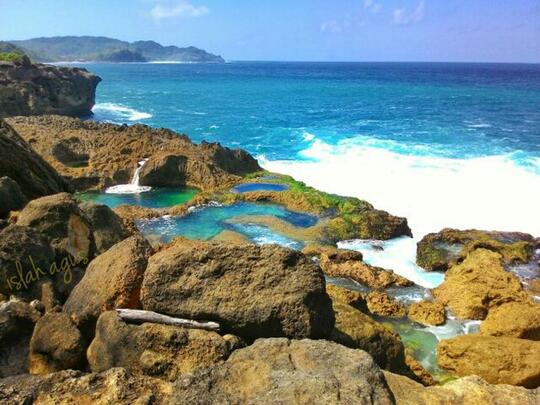 Surga di Tulungagung, Foto Pantai Kedung Tumpang Bikin Melongo