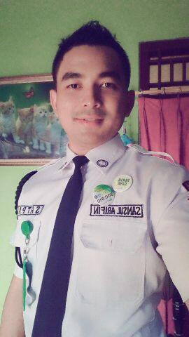 Satpam ganteng ini sering digoda pengunjungnya