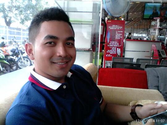 Satpam ganteng ini sering digoda pengunjungnya