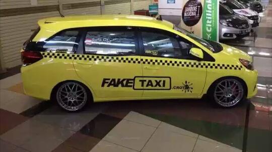 {FAKE TAXI}Remaja 17 Tahun Ubah Mobilio Miliknya Jadi 'Taksi Porno'