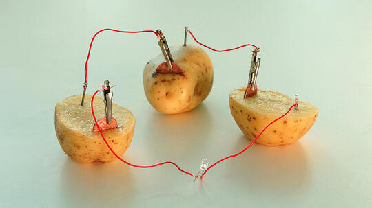 Nyalain Lampu LED pake Kentang