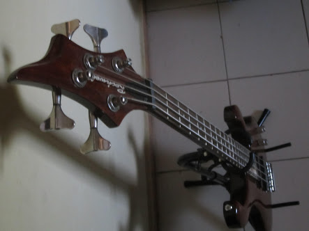 Gitar Bass Rockwell B2B like new!!!! MURAH...