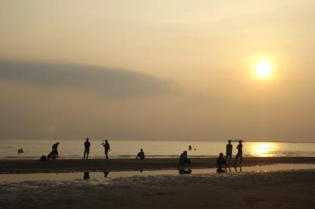 Melihat Matahari Terbit Di Pantai Kejawanan Cirebon Kaskus