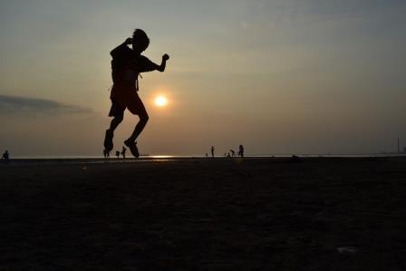 Melihat Matahari Terbit Di Pantai Kejawanan Cirebon Kaskus