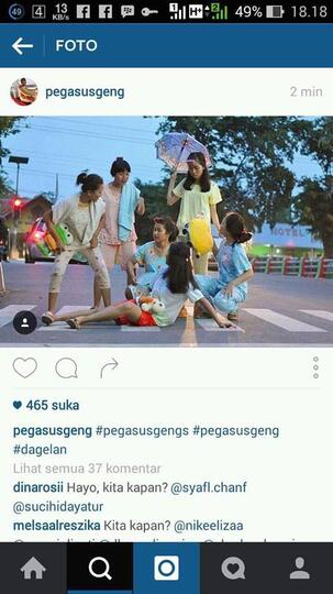 Trend baru ABG Alay sekarang: foto-foto di tengah Jalan..!!
