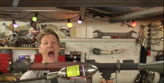 Colin Furze: Tidak Lulus Sekolah, Tapi Memiliki Beberapa Rekor Dunia.
