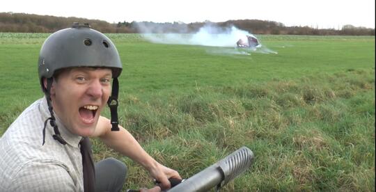 Colin Furze: Tidak Lulus Sekolah, Tapi Memiliki Beberapa Rekor Dunia.