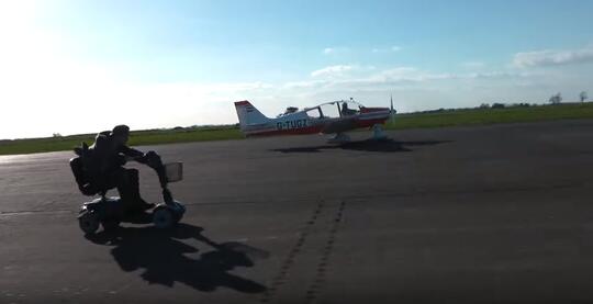 Colin Furze: Tidak Lulus Sekolah, Tapi Memiliki Beberapa Rekor Dunia.