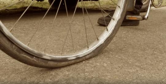Colin Furze: Tidak Lulus Sekolah, Tapi Memiliki Beberapa Rekor Dunia.