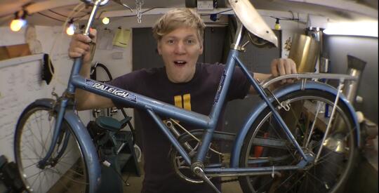 Colin Furze: Tidak Lulus Sekolah, Tapi Memiliki Beberapa Rekor Dunia.