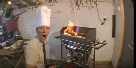 Colin Furze: Tidak Lulus Sekolah, Tapi Memiliki Beberapa Rekor Dunia.