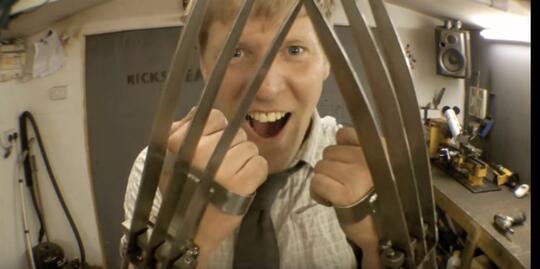 Colin Furze: Tidak Lulus Sekolah, Tapi Memiliki Beberapa Rekor Dunia.