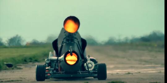 Colin Furze: Tidak Lulus Sekolah, Tapi Memiliki Beberapa Rekor Dunia.