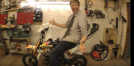 Colin Furze: Tidak Lulus Sekolah, Tapi Memiliki Beberapa Rekor Dunia.