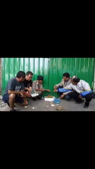 Kemenyan dan Dupa sebagai Bentuk Keprihatinan Robohnya Rumah Radio Bung Tomo