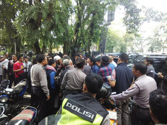 LAGI LAGI! Fasis berkedok agama.